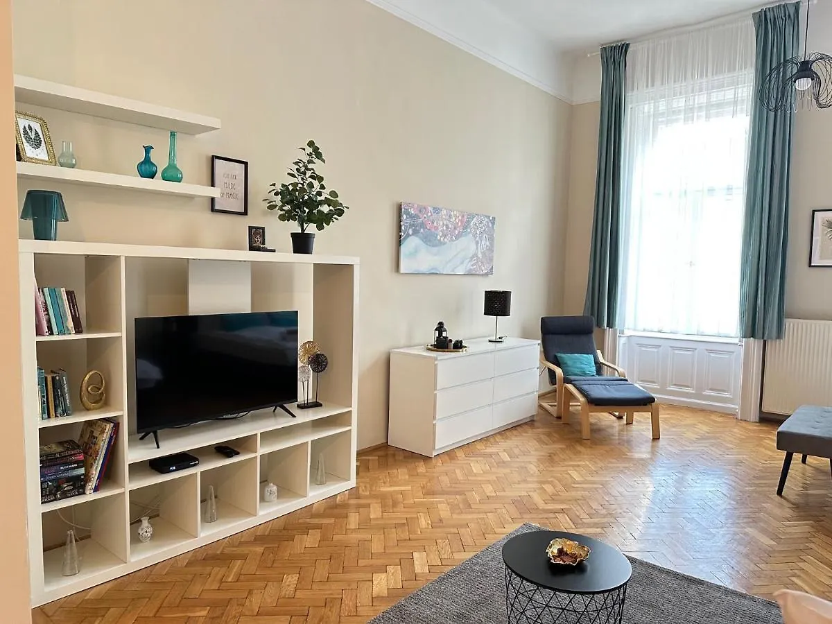 Orangehomes Peaceful Apartment Next To Central Market Hall Budapest Hungary